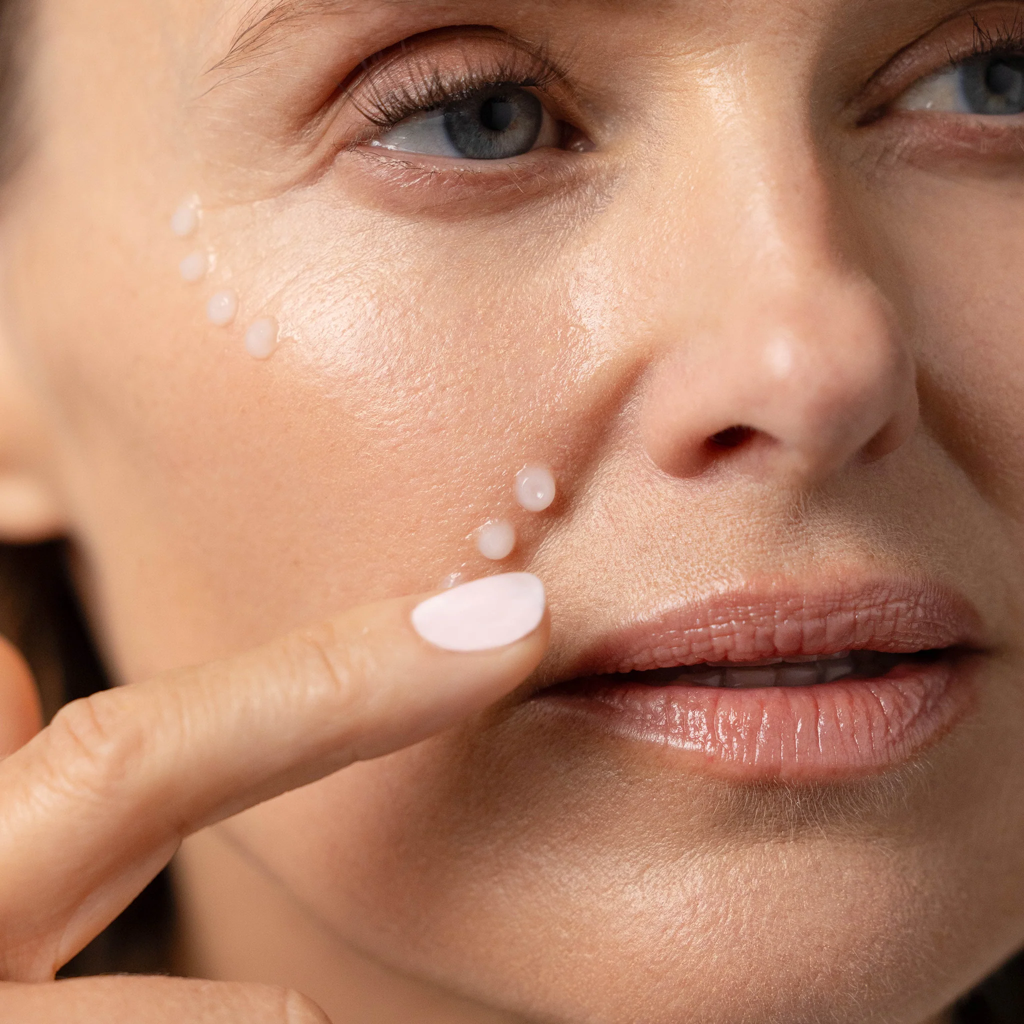 Intensité/ VOLUMIZING SERUM® Ultime / Targeted Skin Filler - Image 4