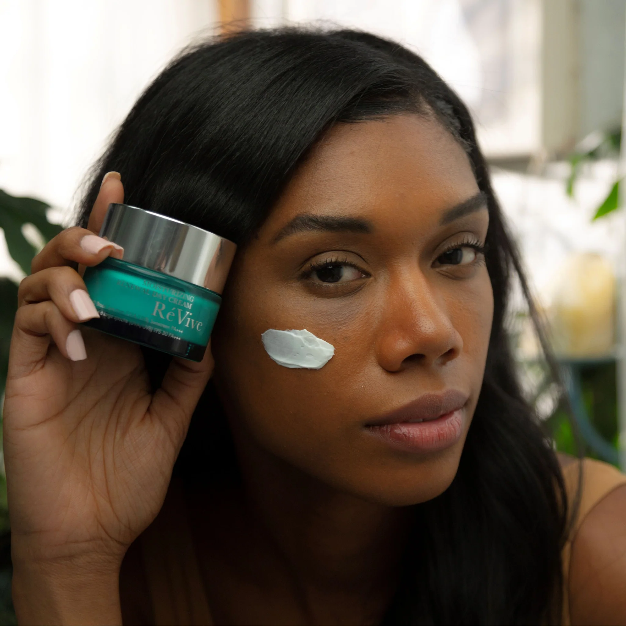 Moisturizing Renewal Day Cream / SPF 30 Broad Spectrum UVA & UVB Sunscreen - Image 3